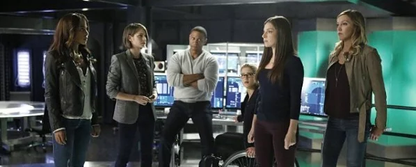 arrow team meering with vixen and samantha