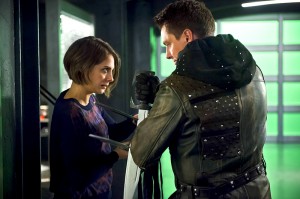 arrow merlyn fights thea in lair