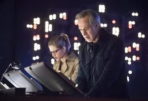 arrow felciity and dad hacking away