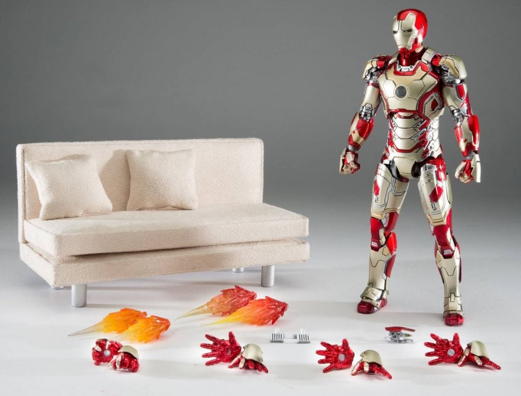 Comicave-Iron-Man-Mark-42-with-Couch-001