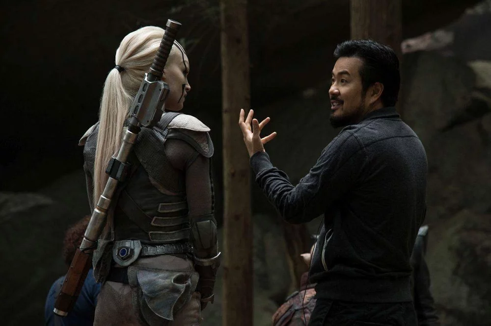 Sofia-Boutella-and-Justin-Lin-in-Star-Trek-Beyond