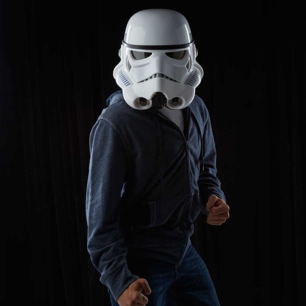 STAR-WARS-THE-BLACK-SERIES-IMPERIAL-STORMTROOPER-ELECTRONIC-VOICE-CHANGER-HELMET-3