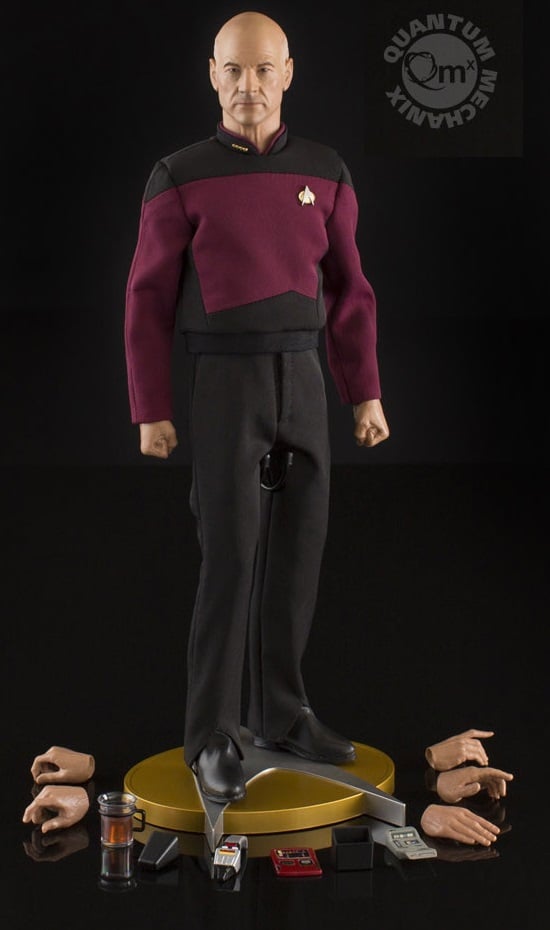 QMX-Star-Trek-TNG-Captain-Picard-Figure-005