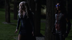 Killer Frost joins back up with Team Flash, if only for a moment. 