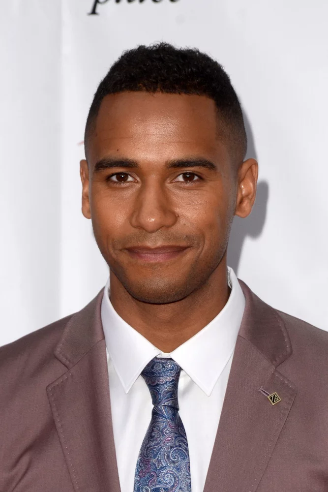 elliot knight