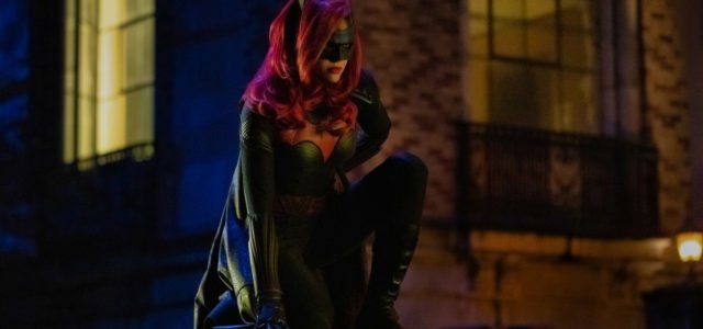 The CW Reveals Another Promo For Elseworlds Featuring Batwoman In Action