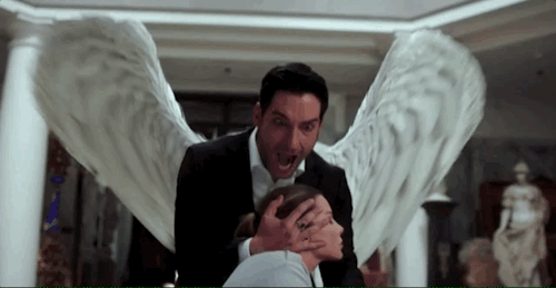 Lucifer spreads his wings and covers Chloe for protection