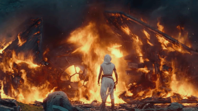 Weekend Box Office (12/20-12/22) Rey staring at burning ship
