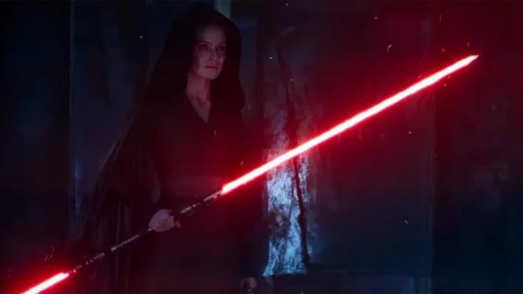 Star Wars: The Rise Of Skywalker Rey holding double lightsaber
